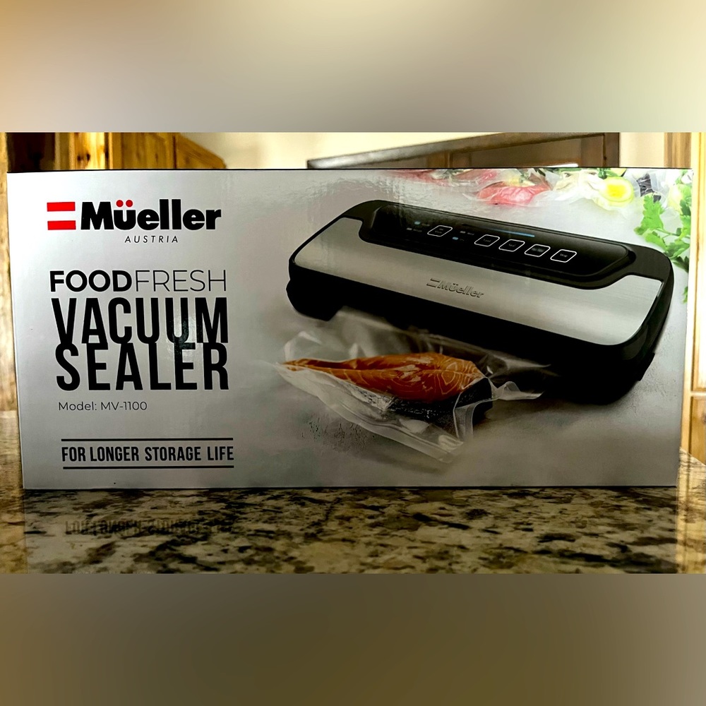 Food fresh Vacuum sealer- Dry and Moist food modes. New in box.